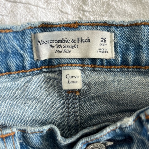 Abercrombie & Fitch 90s Straight Mid Rise Light Wash Jeans - Picture 7 of 7